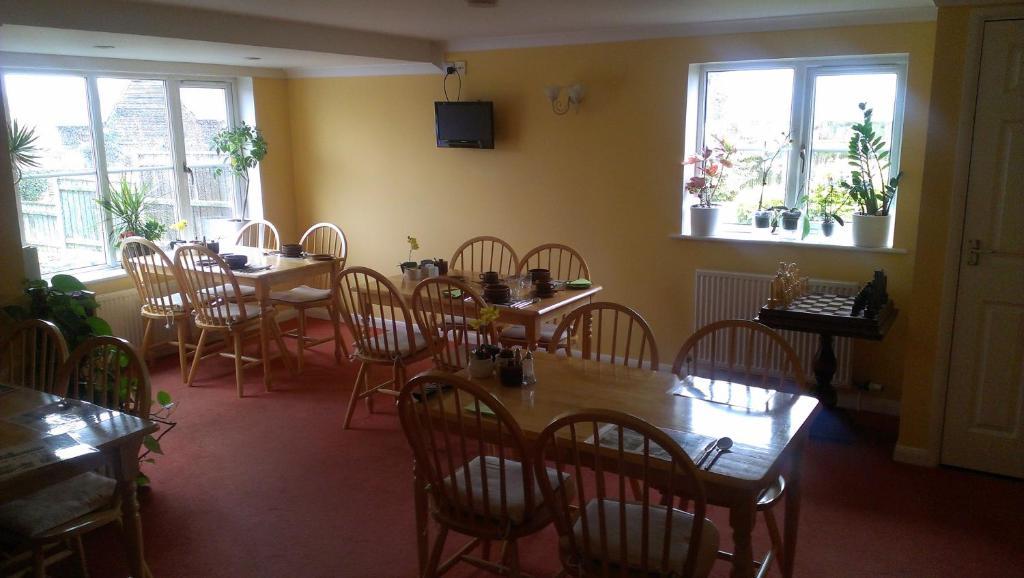 St Edmundsbury B&B Drayton  ภายนอก รูปภาพ