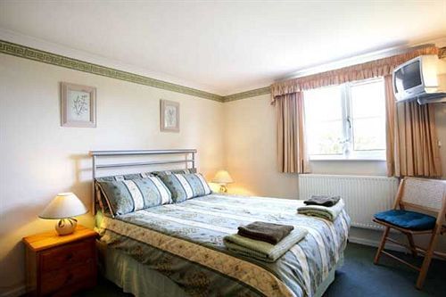 St Edmundsbury B&B Drayton  ภายนอก รูปภาพ